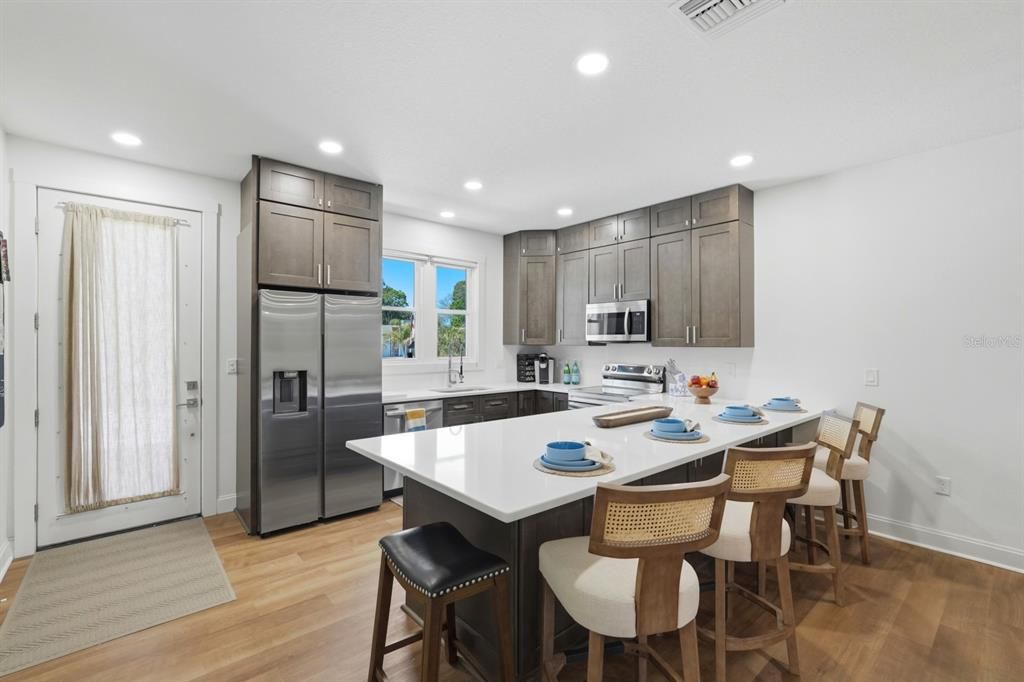 For Sale: $550,000 (6 beds, 0 baths, 2717 Square Feet)