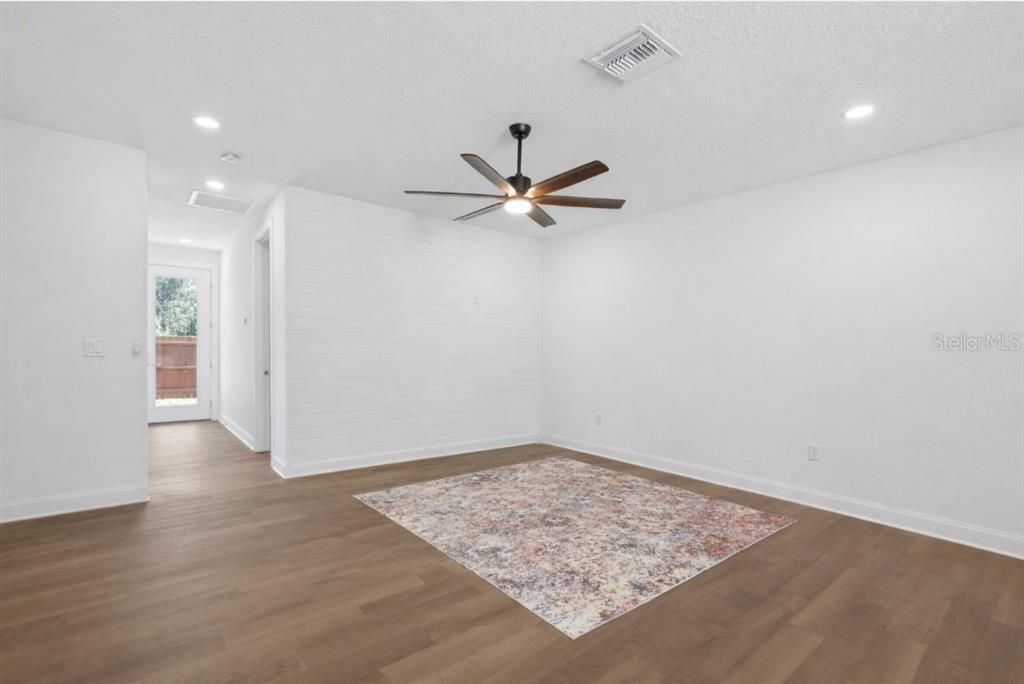 For Sale: $550,000 (6 beds, 0 baths, 2717 Square Feet)