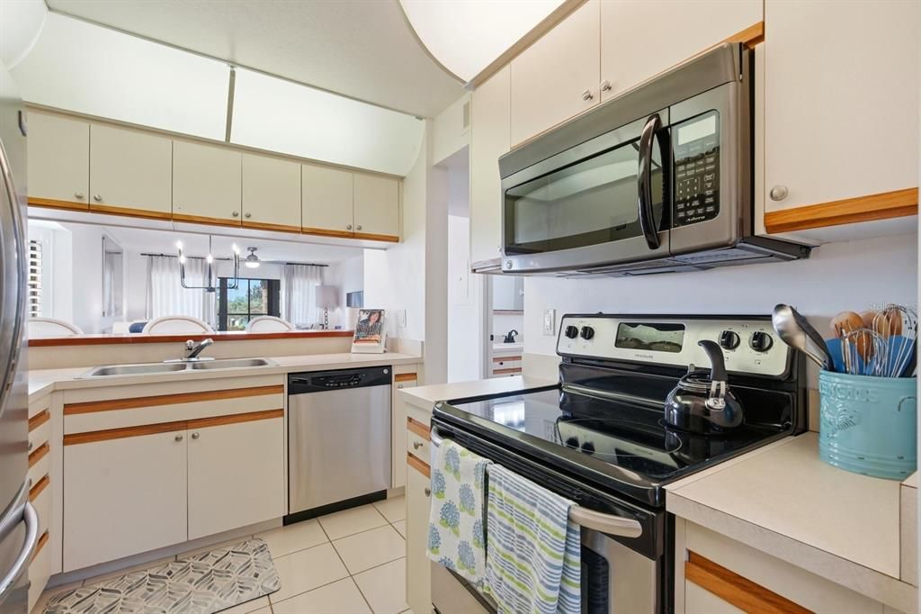 Activo con contrato: $410,000 (2 camas, 2 baños, 1068 Pies cuadrados)