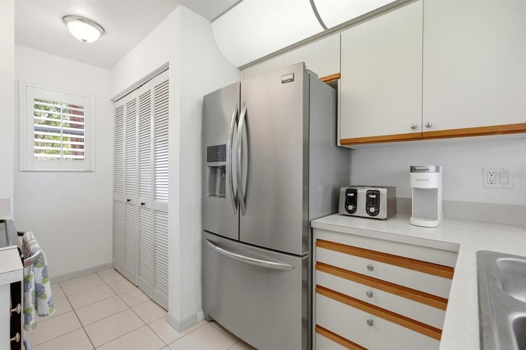 Activo con contrato: $410,000 (2 camas, 2 baños, 1068 Pies cuadrados)