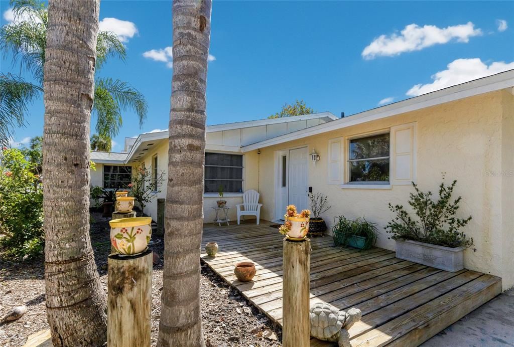 Active With Contract: $999,999 (4 beds, 3 baths, 1982 Square Feet)