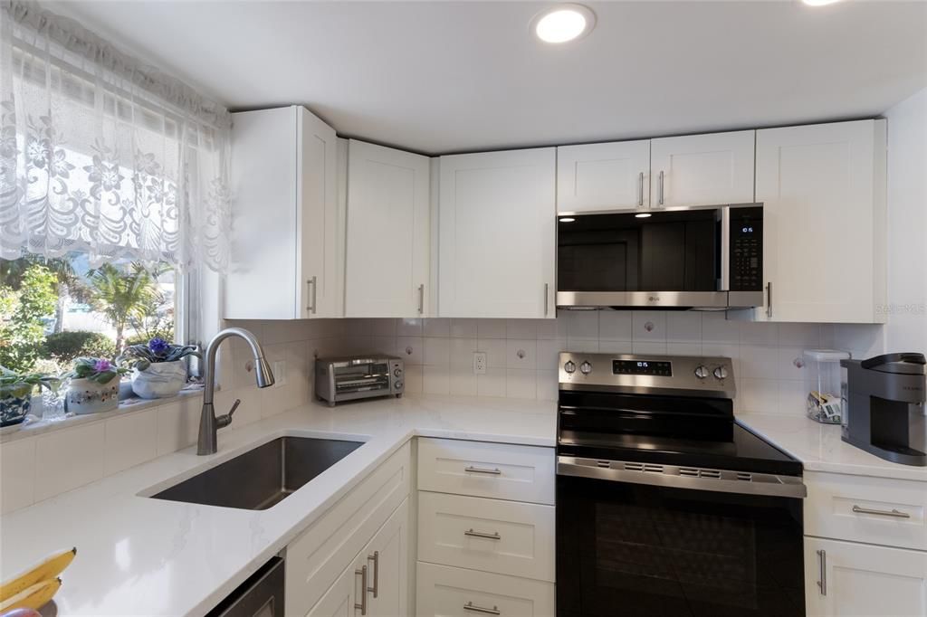 Active With Contract: $999,999 (4 beds, 3 baths, 1982 Square Feet)