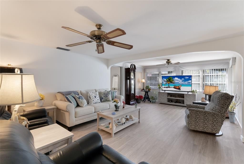 Active With Contract: $999,999 (4 beds, 3 baths, 1982 Square Feet)