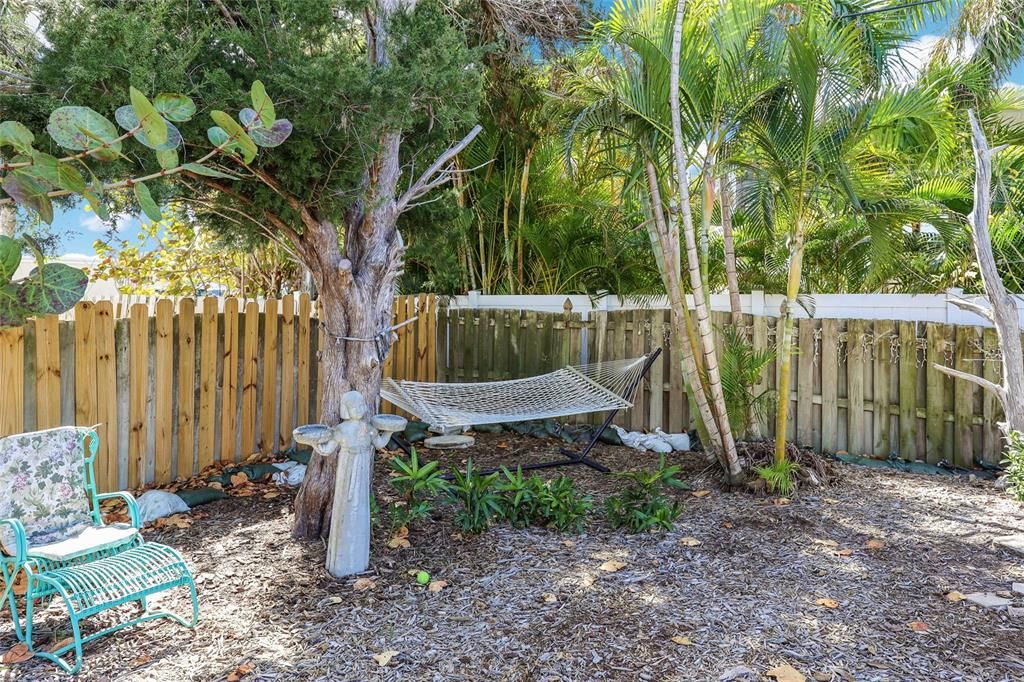 Active With Contract: $999,999 (4 beds, 3 baths, 1982 Square Feet)