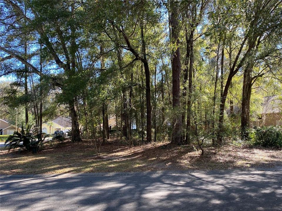 На продажу: $90,000 (0.19 acres)