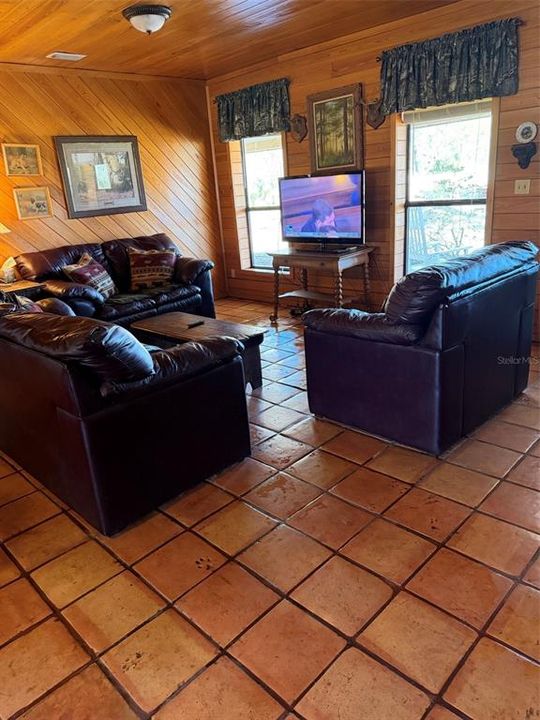 For Sale: $2,650,000 (3 beds, 2 baths, 1200 Square Feet)