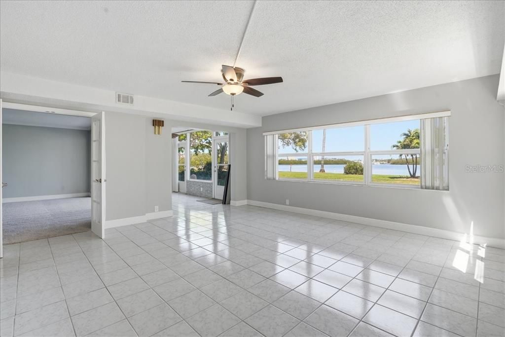 Active With Contract: $325,000 (3 beds, 2 baths, 2210 Square Feet)