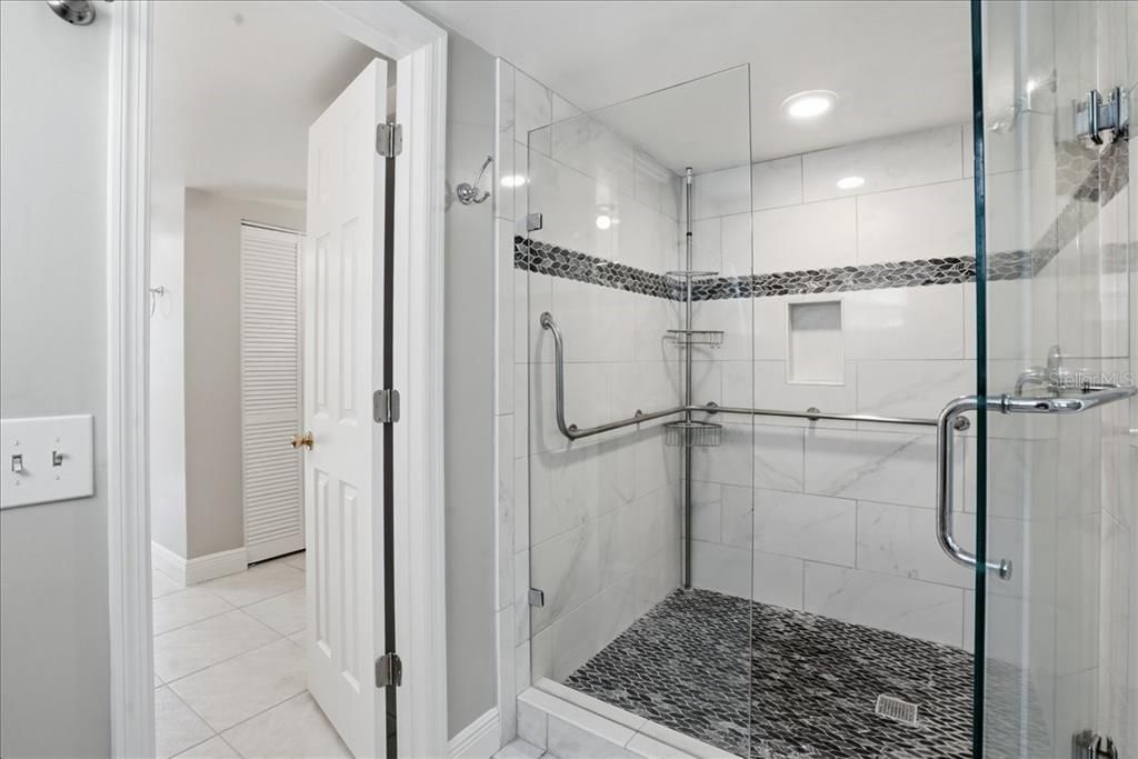 Active With Contract: $325,000 (3 beds, 2 baths, 2210 Square Feet)