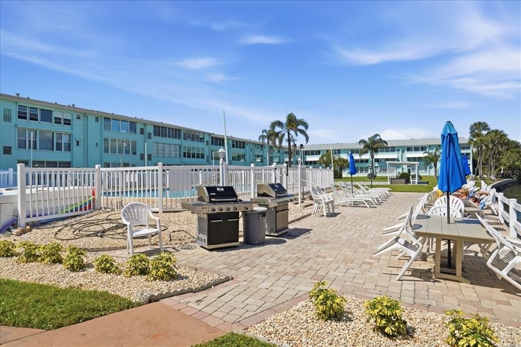 Active With Contract: $325,000 (3 beds, 2 baths, 2210 Square Feet)