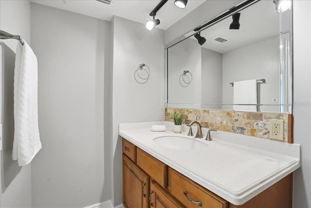 Active With Contract: $325,000 (3 beds, 2 baths, 2210 Square Feet)