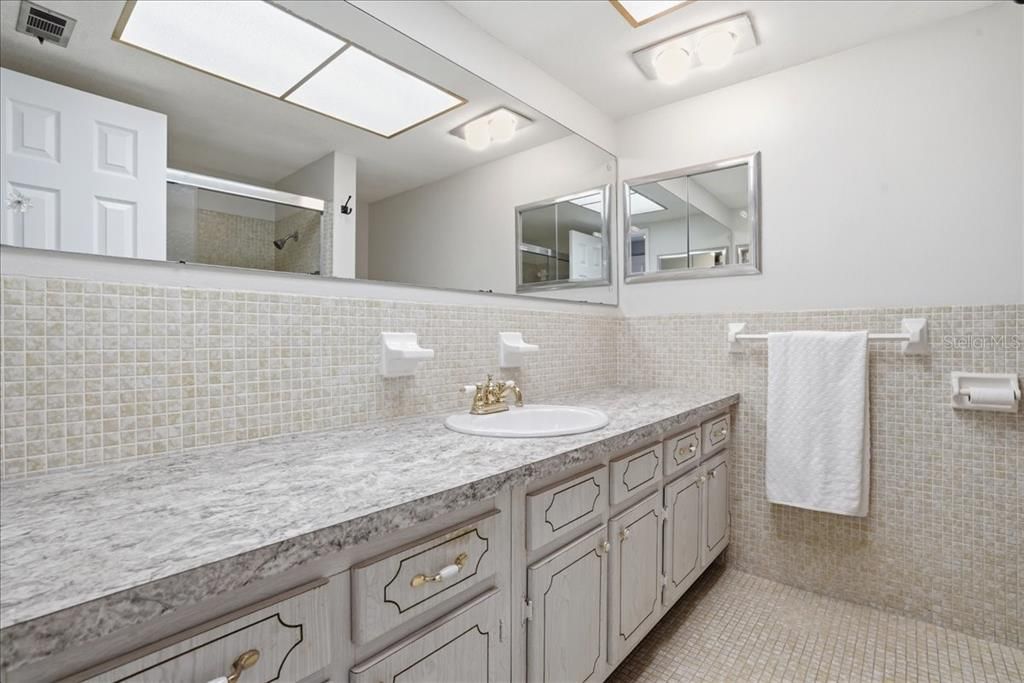 Active With Contract: $325,000 (3 beds, 2 baths, 2210 Square Feet)