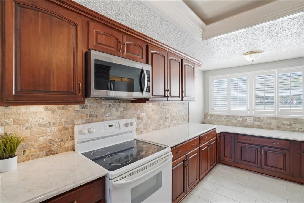 Active With Contract: $325,000 (3 beds, 2 baths, 2210 Square Feet)