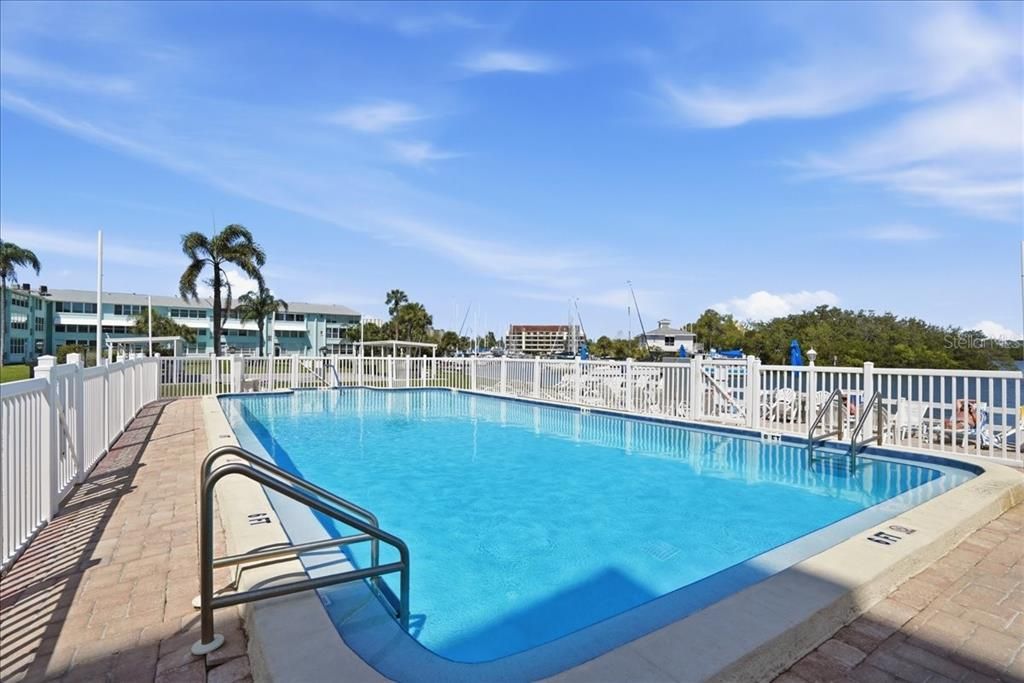 Active With Contract: $325,000 (3 beds, 2 baths, 2210 Square Feet)