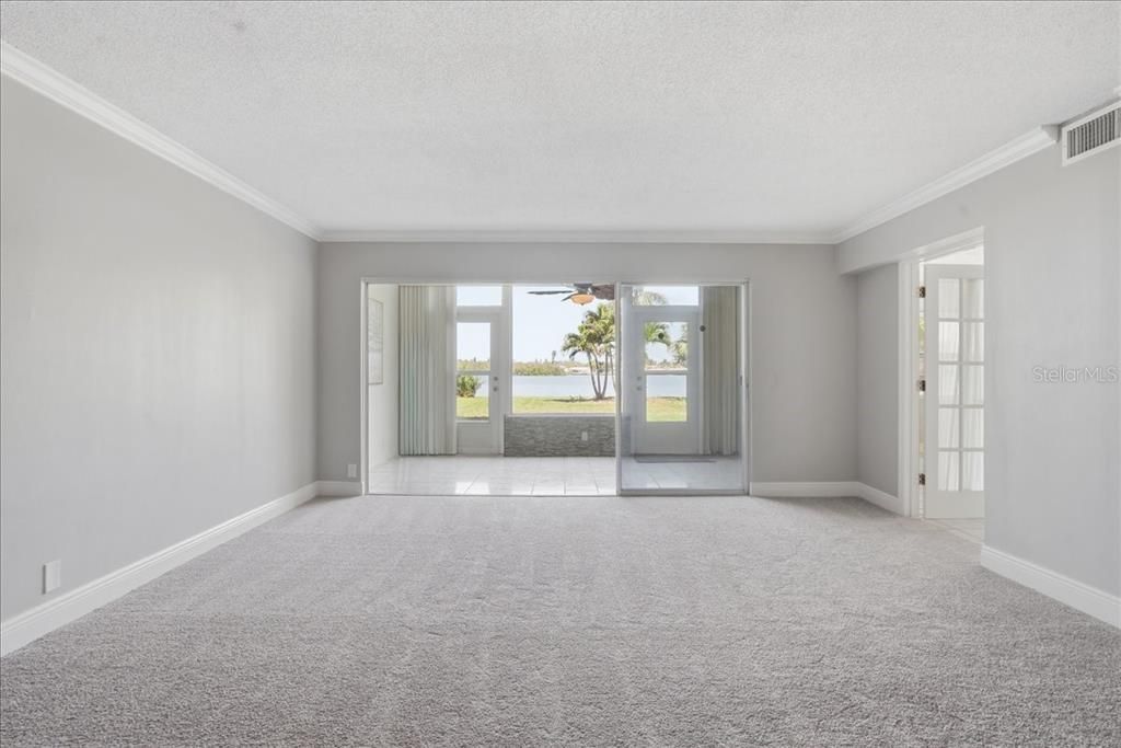 Active With Contract: $325,000 (3 beds, 2 baths, 2210 Square Feet)