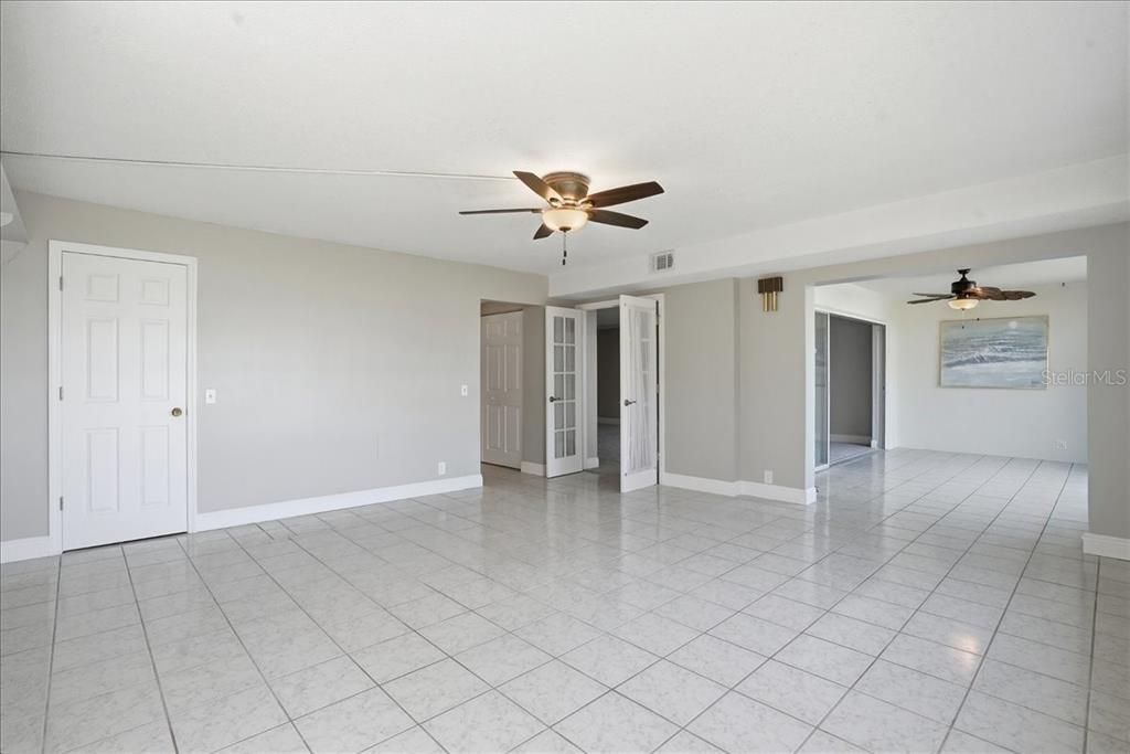 Active With Contract: $325,000 (3 beds, 2 baths, 2210 Square Feet)