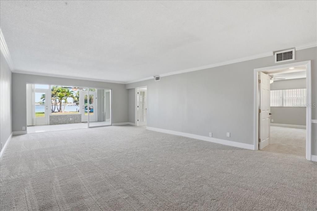 Active With Contract: $325,000 (3 beds, 2 baths, 2210 Square Feet)
