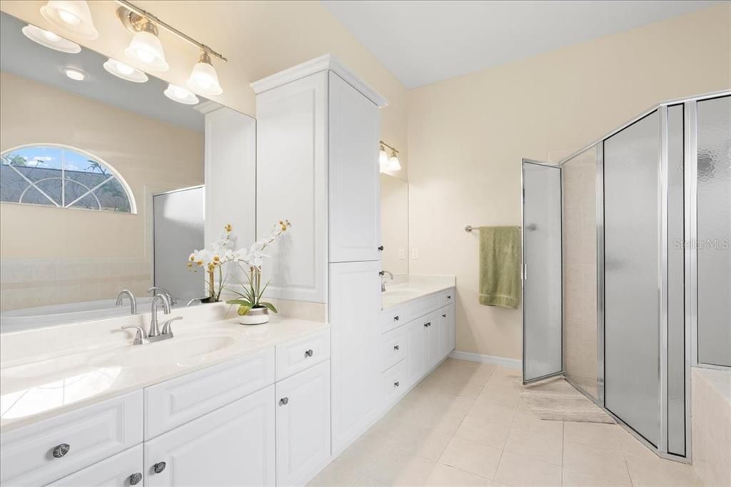 Activo con contrato: $550,000 (4 camas, 3 baños, 2718 Pies cuadrados)