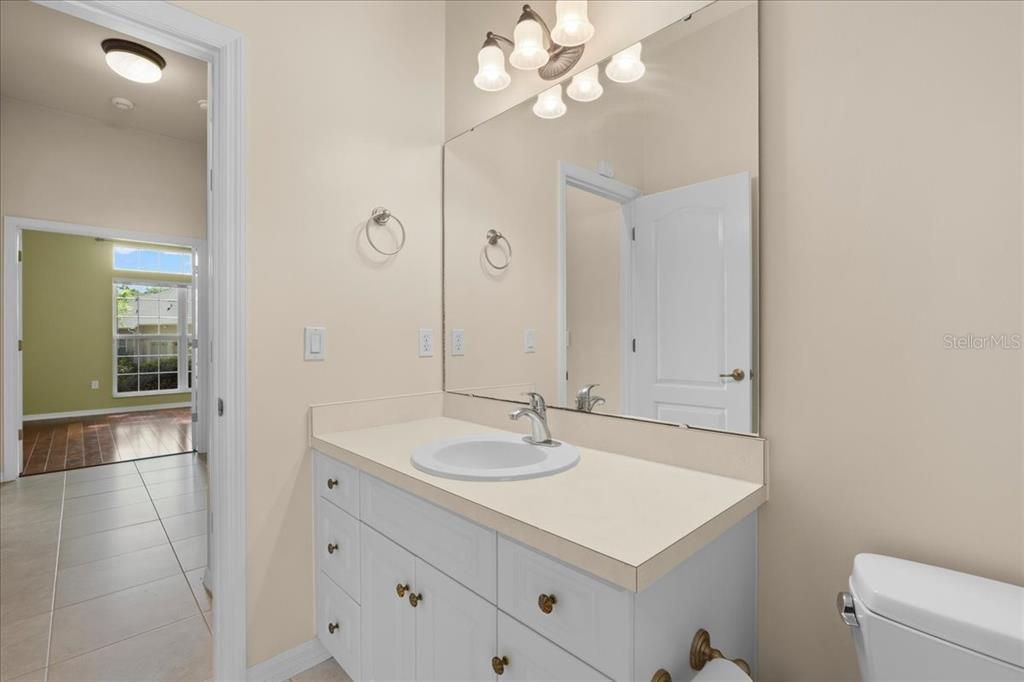 Activo con contrato: $550,000 (4 camas, 3 baños, 2718 Pies cuadrados)