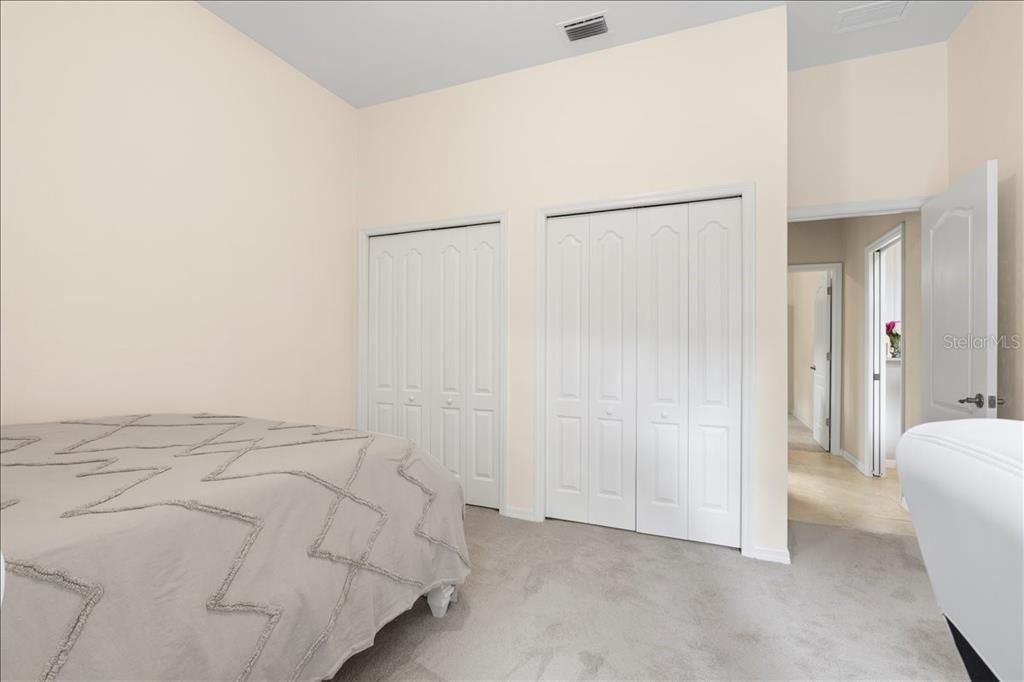 Activo con contrato: $550,000 (4 camas, 3 baños, 2718 Pies cuadrados)