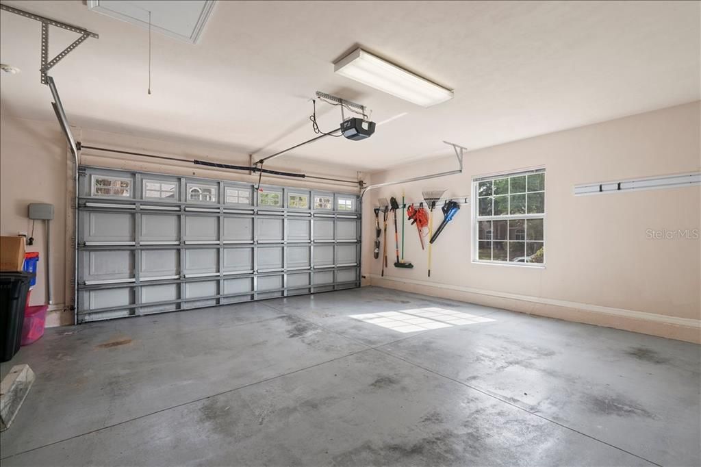 Activo con contrato: $550,000 (4 camas, 3 baños, 2718 Pies cuadrados)