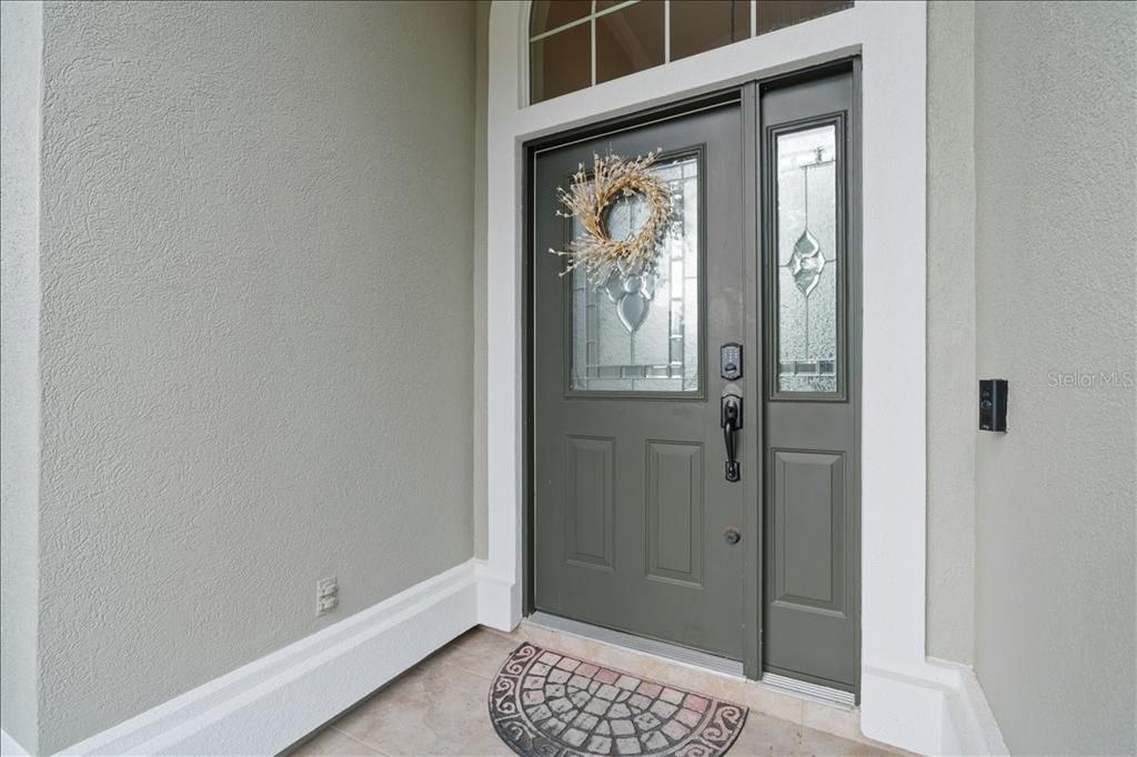 Activo con contrato: $550,000 (4 camas, 3 baños, 2718 Pies cuadrados)