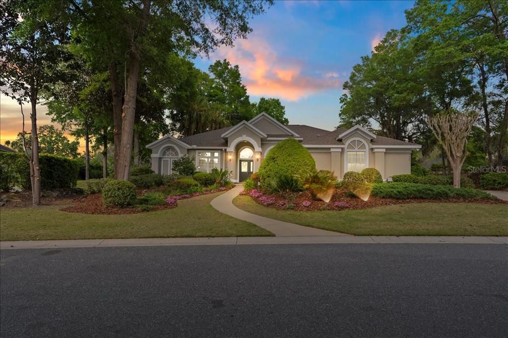 Activo con contrato: $550,000 (4 camas, 3 baños, 2718 Pies cuadrados)