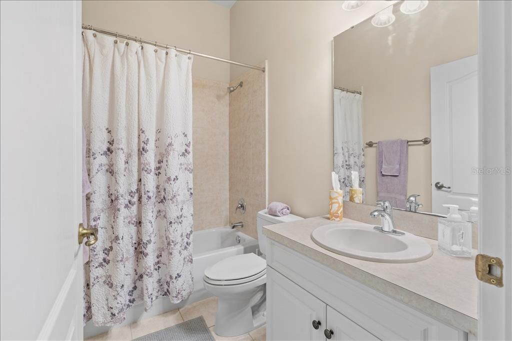 Activo con contrato: $550,000 (4 camas, 3 baños, 2718 Pies cuadrados)