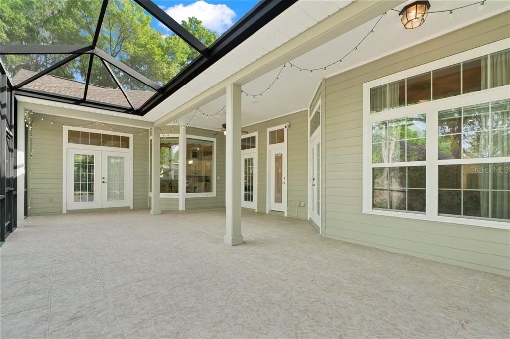 Activo con contrato: $550,000 (4 camas, 3 baños, 2718 Pies cuadrados)