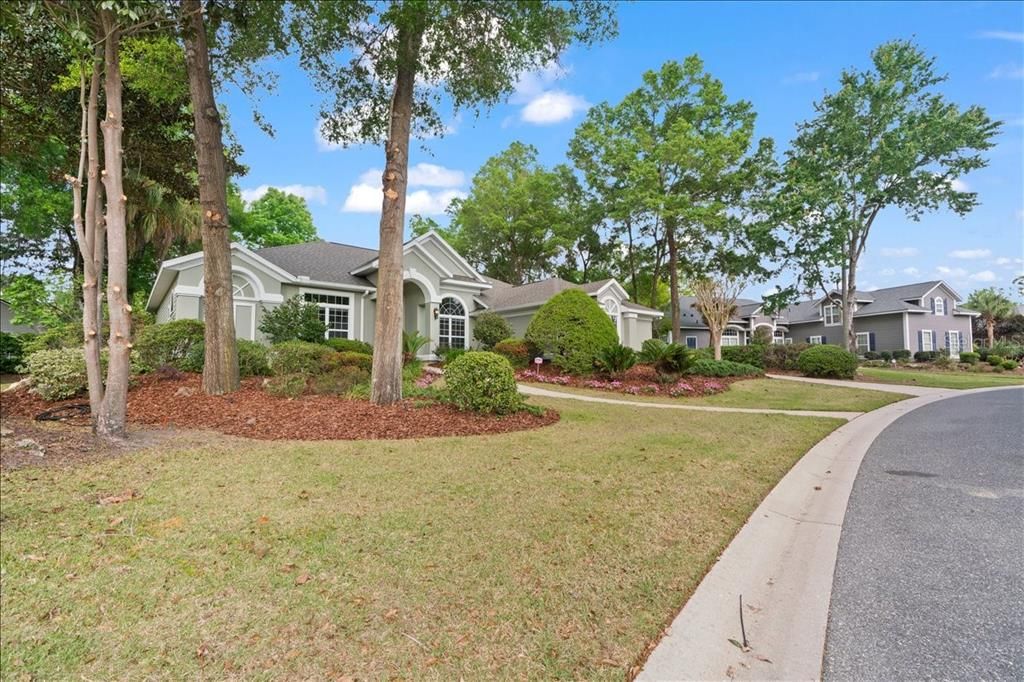 Activo con contrato: $550,000 (4 camas, 3 baños, 2718 Pies cuadrados)