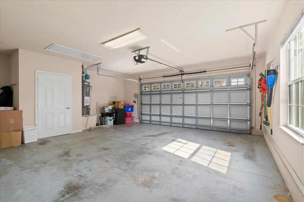 Activo con contrato: $550,000 (4 camas, 3 baños, 2718 Pies cuadrados)