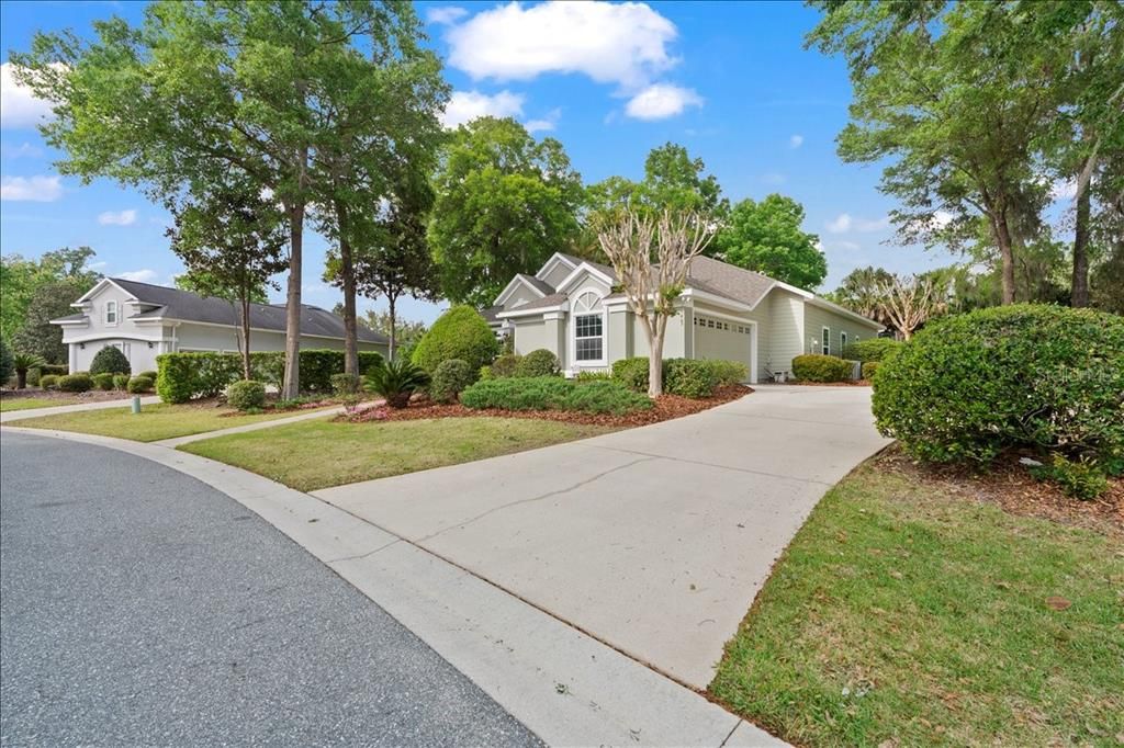 Activo con contrato: $550,000 (4 camas, 3 baños, 2718 Pies cuadrados)