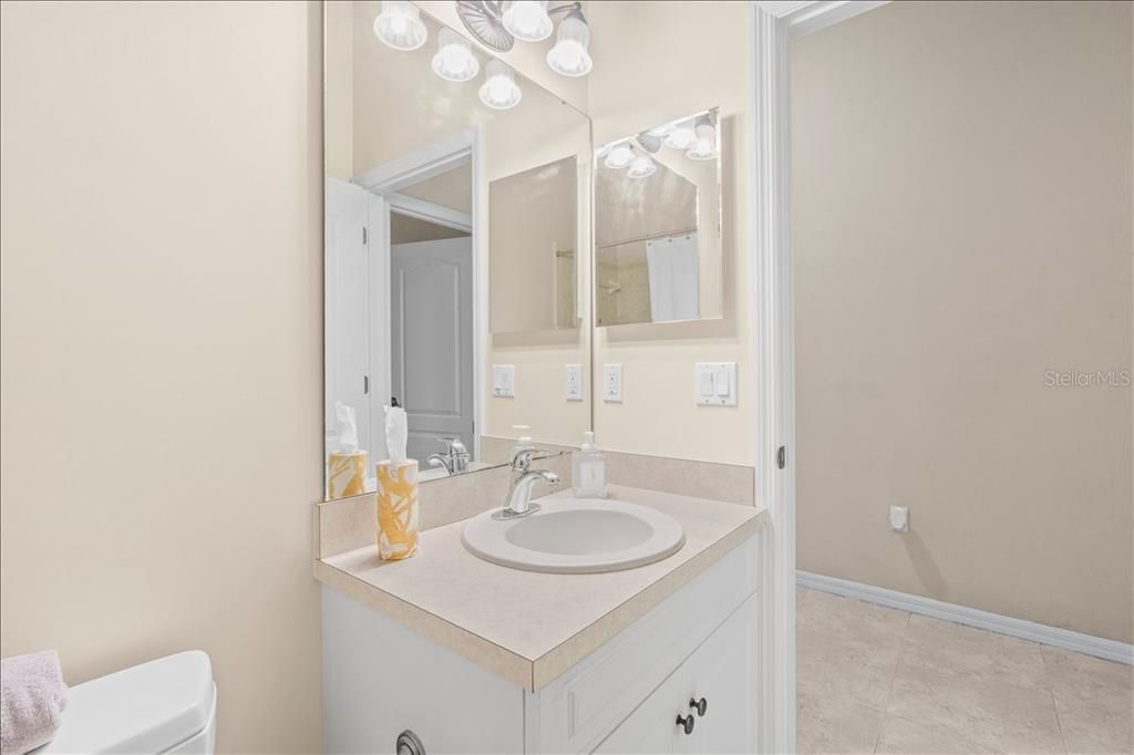 Activo con contrato: $550,000 (4 camas, 3 baños, 2718 Pies cuadrados)