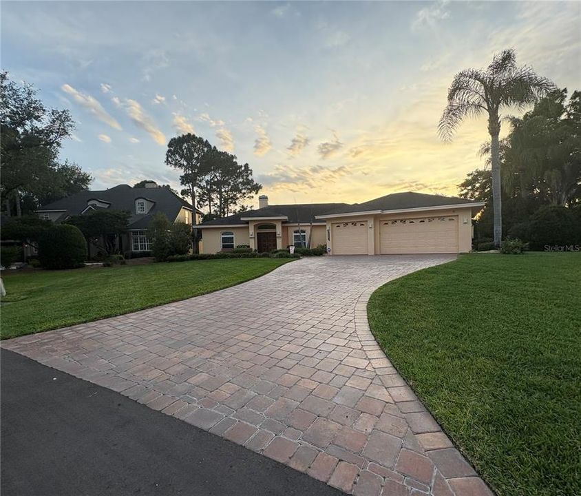 Active With Contract: $442,000 (3 beds, 2 baths, 2433 Square Feet)