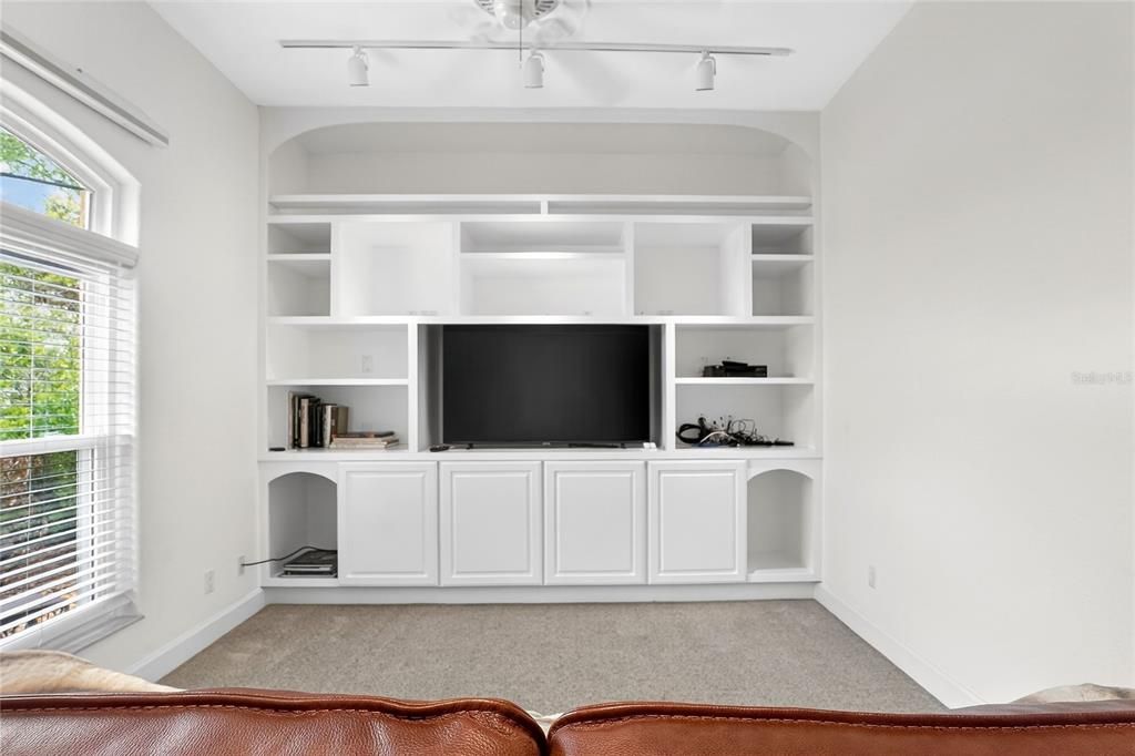 Active With Contract: $442,000 (3 beds, 2 baths, 2433 Square Feet)