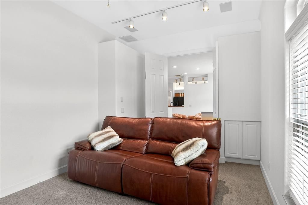 Active With Contract: $442,000 (3 beds, 2 baths, 2433 Square Feet)