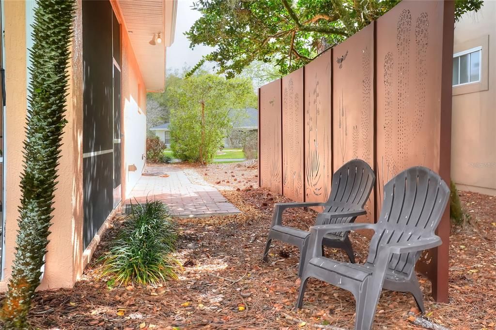 Active With Contract: $442,000 (3 beds, 2 baths, 2433 Square Feet)