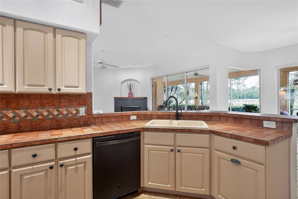 Active With Contract: $442,000 (3 beds, 2 baths, 2433 Square Feet)