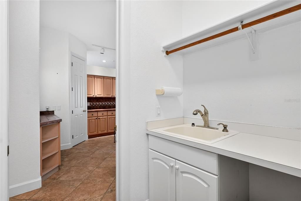 Active With Contract: $442,000 (3 beds, 2 baths, 2433 Square Feet)