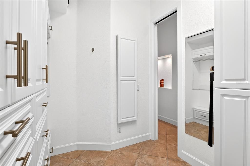 Active With Contract: $442,000 (3 beds, 2 baths, 2433 Square Feet)