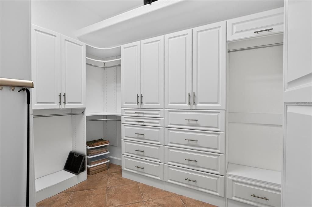 Active With Contract: $442,000 (3 beds, 2 baths, 2433 Square Feet)