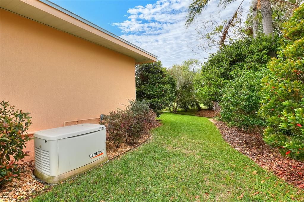 Active With Contract: $442,000 (3 beds, 2 baths, 2433 Square Feet)