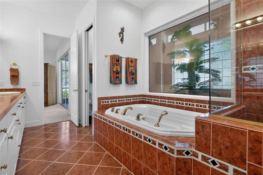 Active With Contract: $442,000 (3 beds, 2 baths, 2433 Square Feet)