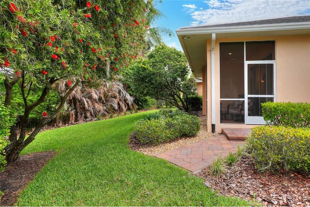 Active With Contract: $442,000 (3 beds, 2 baths, 2433 Square Feet)
