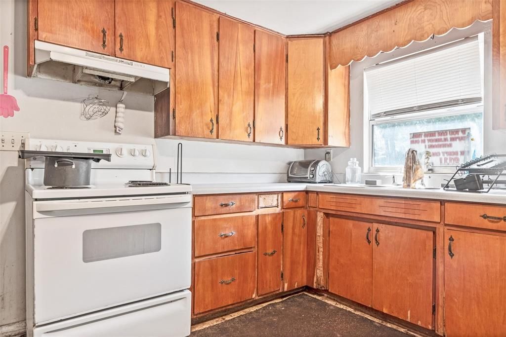 На продажу: $269,000 (4 спален, 2 ванн, 1728 Квадратных фут)