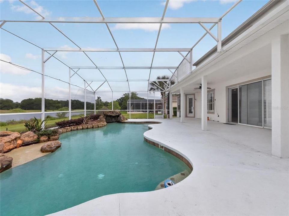 Activo con contrato: $689,900 (5 camas, 3 baños, 3540 Pies cuadrados)