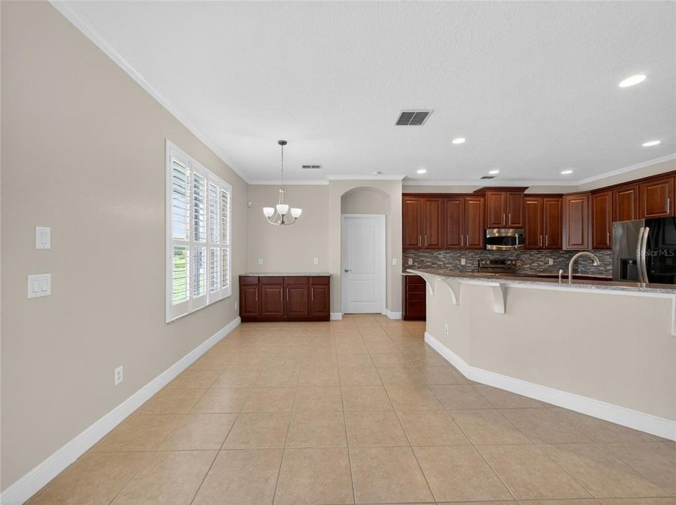 Activo con contrato: $689,900 (5 camas, 3 baños, 3540 Pies cuadrados)