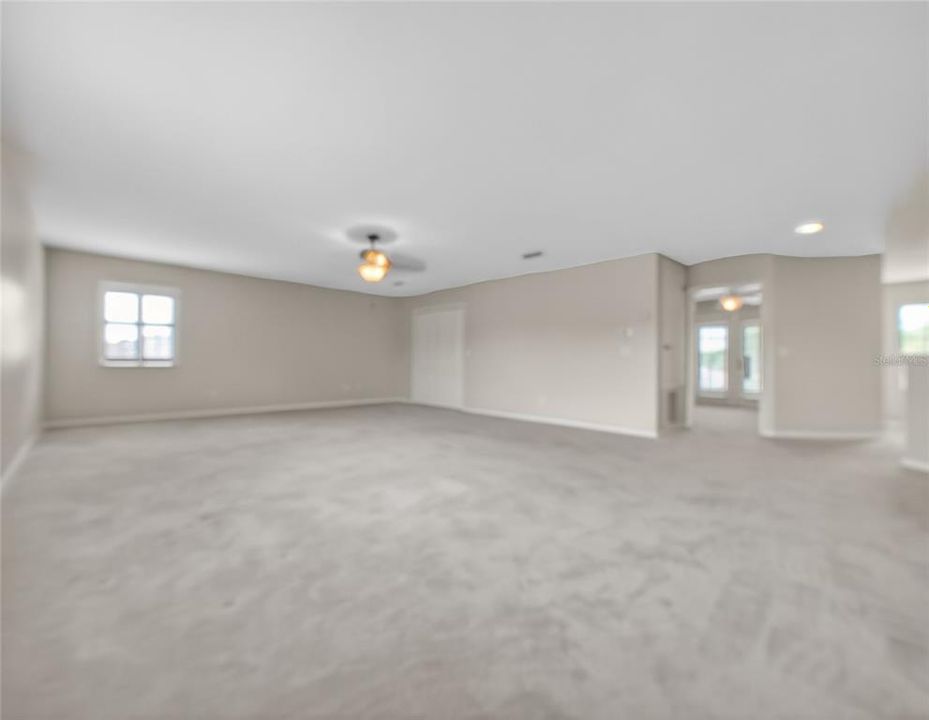 Activo con contrato: $689,900 (5 camas, 3 baños, 3540 Pies cuadrados)
