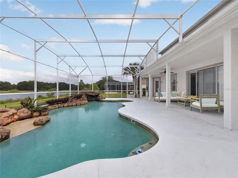 Activo con contrato: $689,900 (5 camas, 3 baños, 3540 Pies cuadrados)