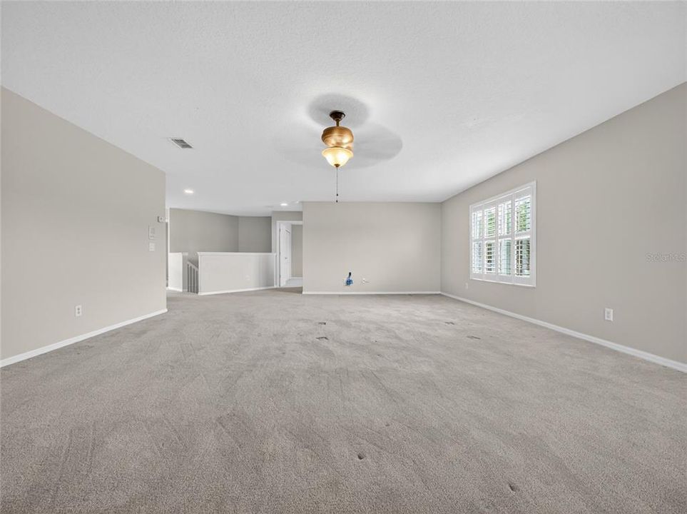 Activo con contrato: $689,900 (5 camas, 3 baños, 3540 Pies cuadrados)