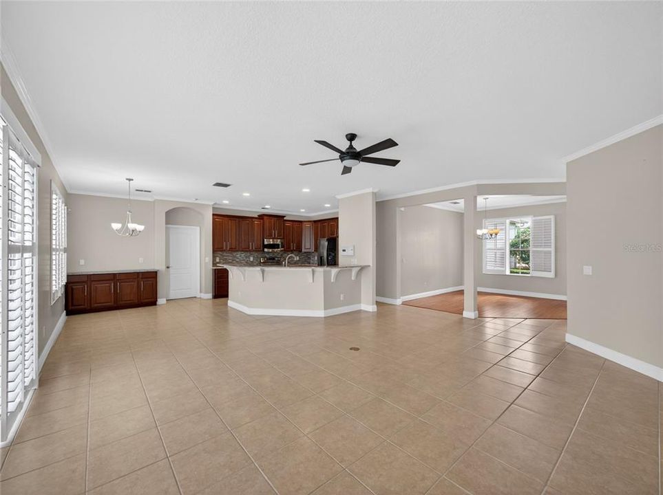 Activo con contrato: $689,900 (5 camas, 3 baños, 3540 Pies cuadrados)